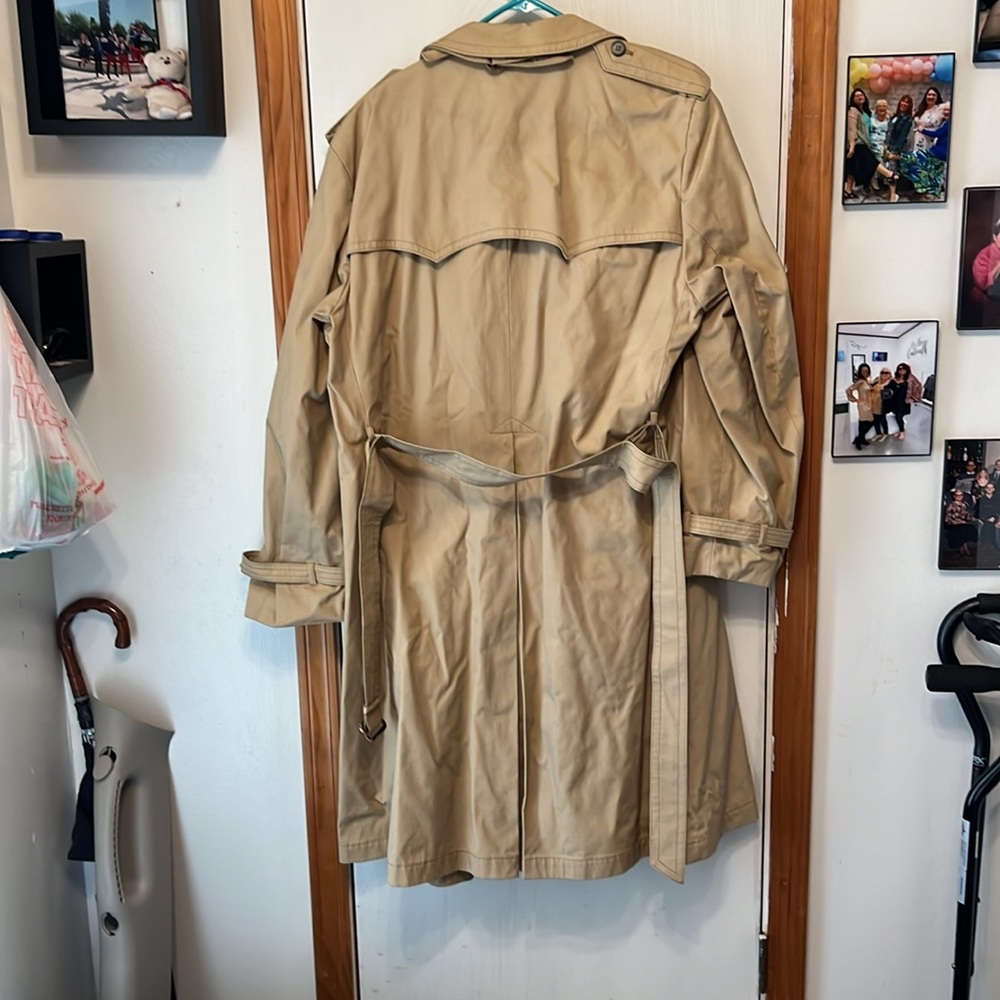 Brown vintage raincoat. - Picture 6 of 16